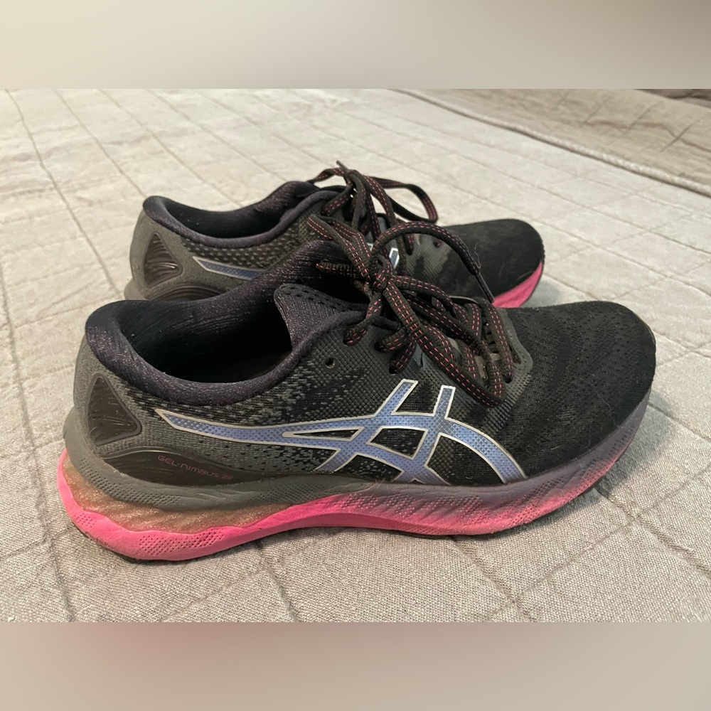 Women’s Asics gel nimbus 23 (pure black/silver) size 8